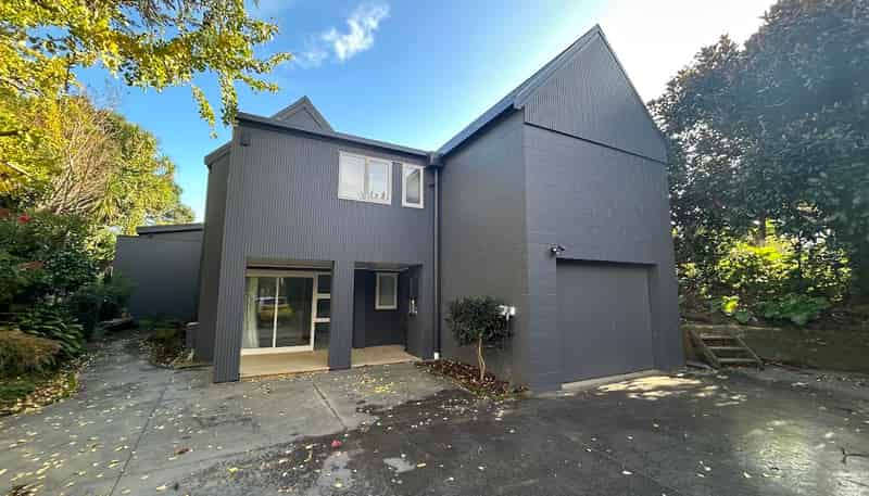 8 Meanda Gardens, Sunnyhills