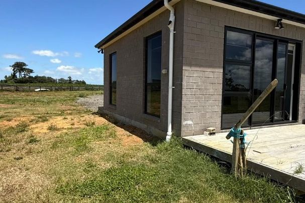 Available Now: 2-Bedroom House with 1 Bathroom! – další