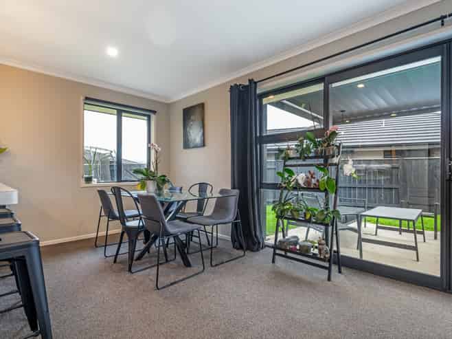 11 Pearl Grove, Ashhurst