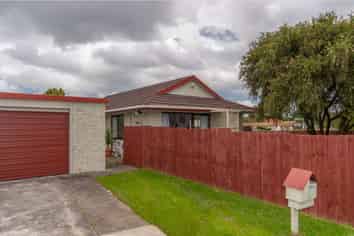 2/4 Tyndrum Place, Highland Park