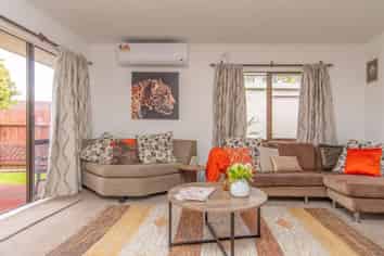 2/4 Tyndrum Place, Highland Park