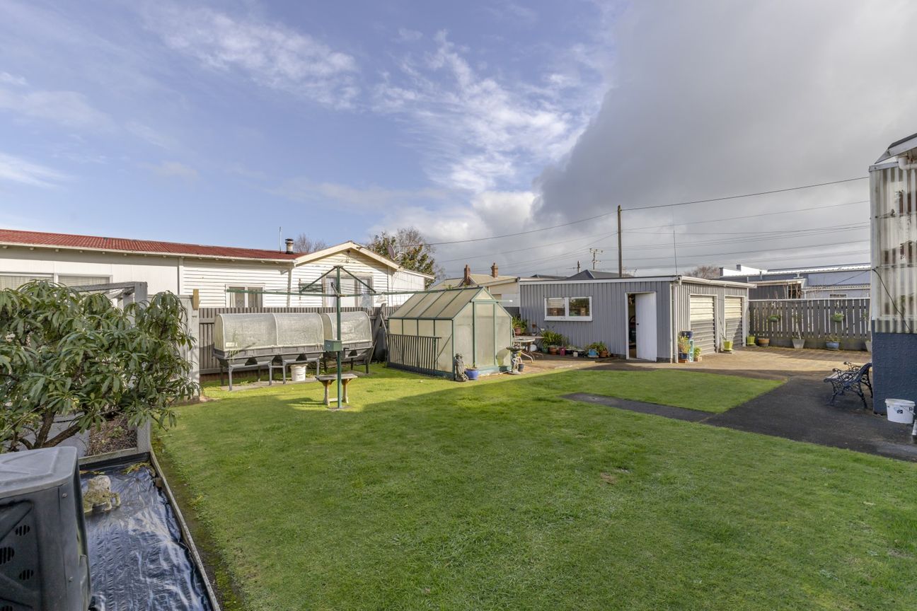 Spacious Family Living with XL Garaging - Ansicht 2
