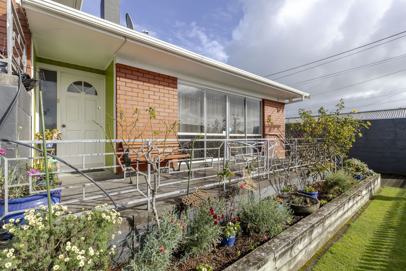 Spacious Family Living with XL Garaging - Mehr