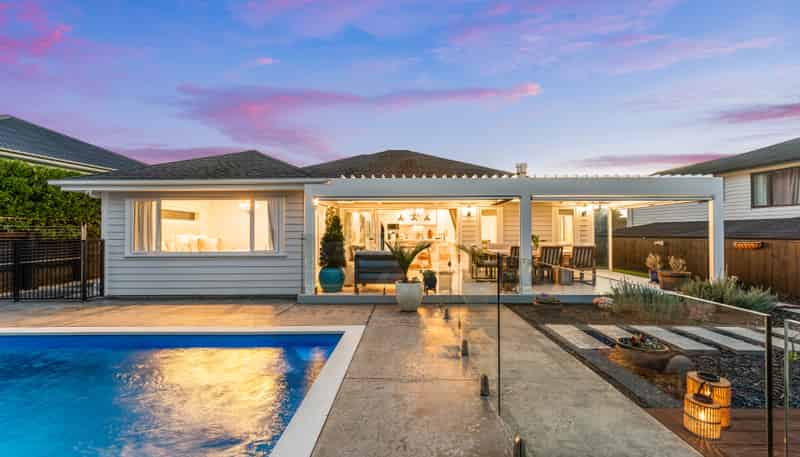 24 Woodridge Drive, Stanmore Bay