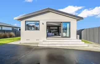 102 Findlay Road, Ascot
