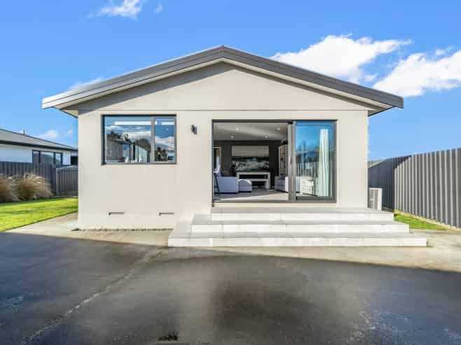 102 Findlay Road, Ascot