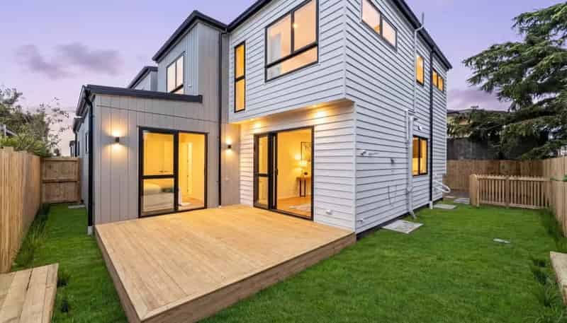 2/4 Tawa Crescent, Manurewa