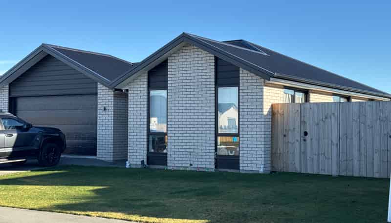 24 Strowan Avenue, Hampstead