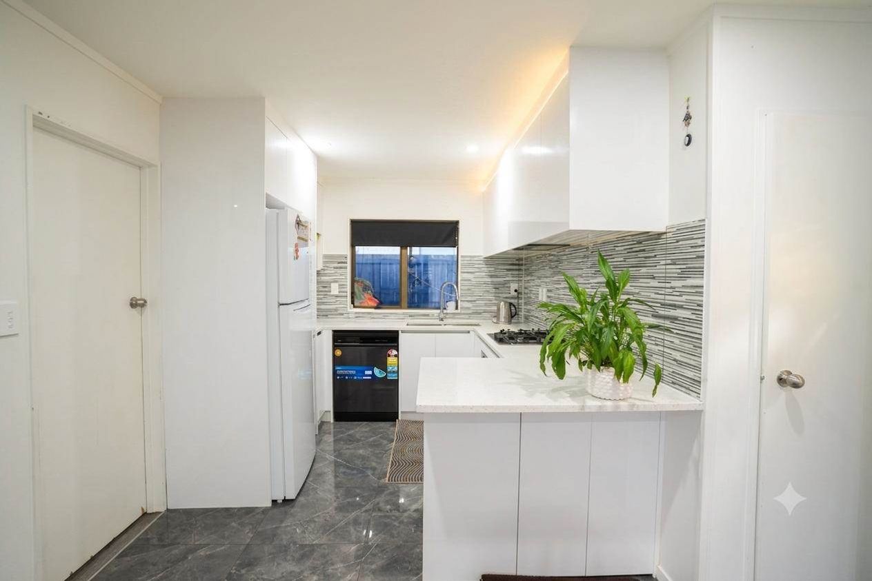 URGENT SALE – 8/25 Waterview Road, Takanini - Widok 2