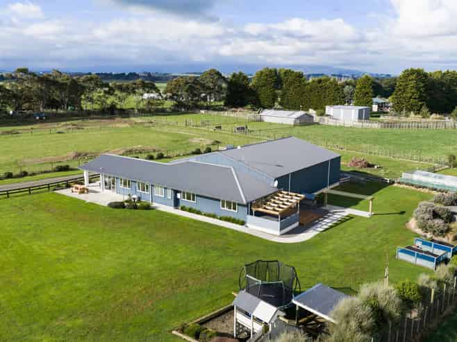 106 Reid Line East, Aorangi