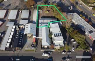 Warehouse with large yard close to CBD
