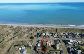 37 Marine Parade South, Foxton Beach