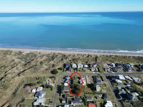 37 Marine Parade South, Foxton Beach