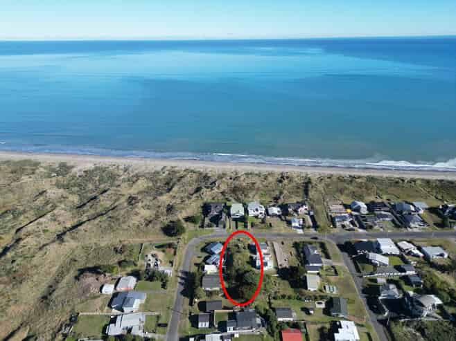37 Marine Parade South, Foxton Beach