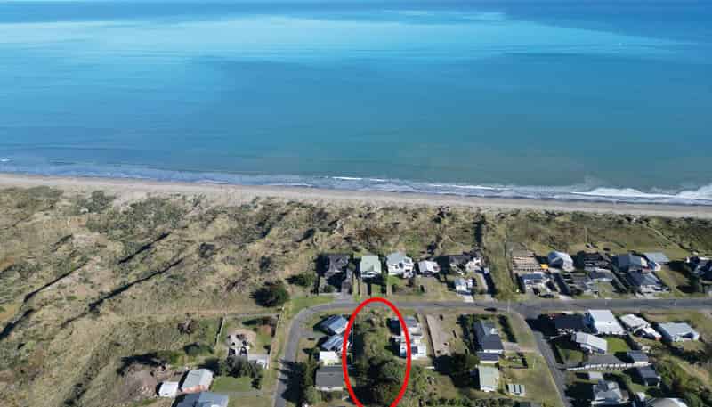 37 Marine Parade South, Foxton Beach