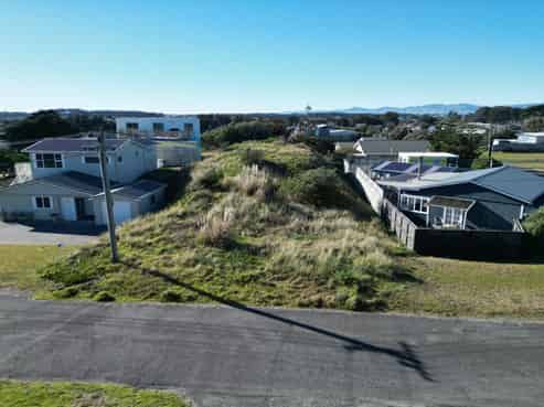 37 Marine Parade South, Foxton Beach