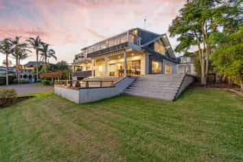819 Whangaparaoa Road, Manly