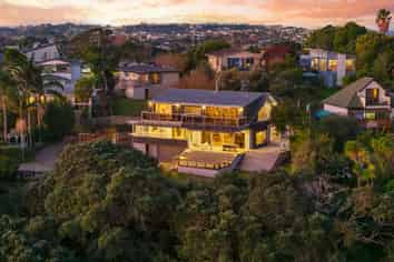 819 Whangaparaoa Road, Manly