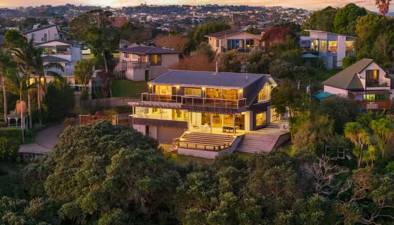 819 Whangaparaoa Road, Manly