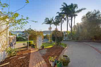 819 Whangaparaoa Road, Manly