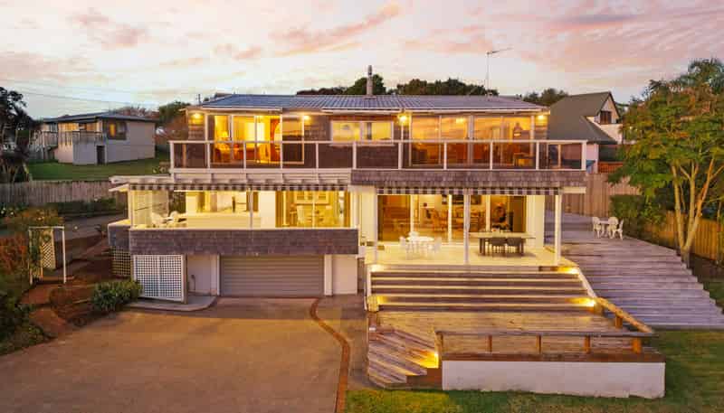 819 Whangaparaoa Road, Manly