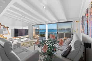 819 Whangaparaoa Road, Manly