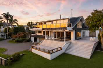 819 Whangaparaoa Road, Manly
