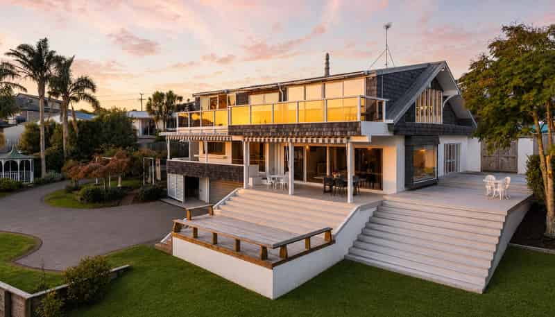 819 Whangaparaoa, Manly
