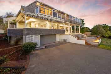 819 Whangaparaoa Road, Manly
