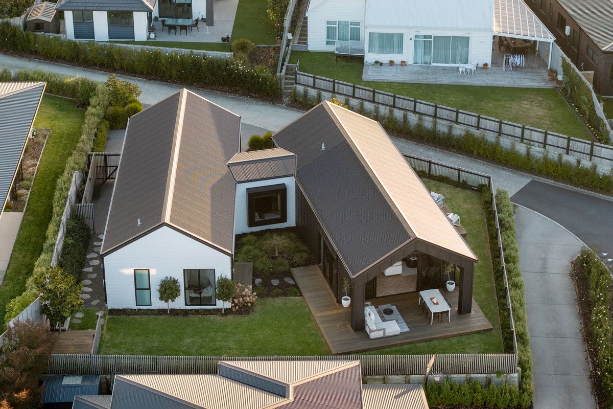 Modern Architectural Residence with Panoramic Views - Aanzicht 6