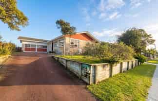 54 Wairau Road, Oakura
