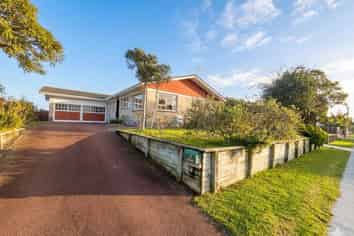 54 Wairau Road, Oakura