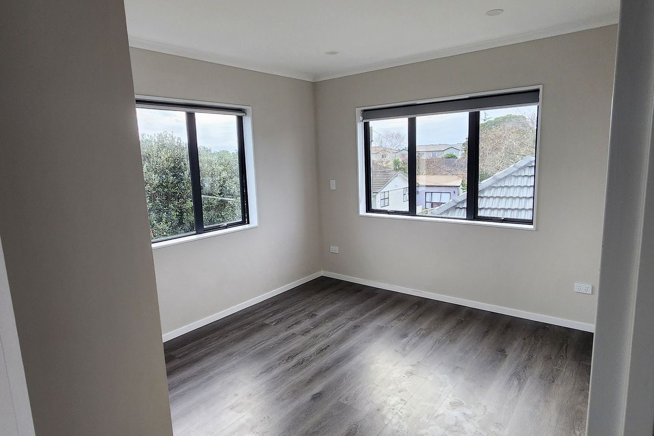 4 Beds 2.5 Baths - Więcej