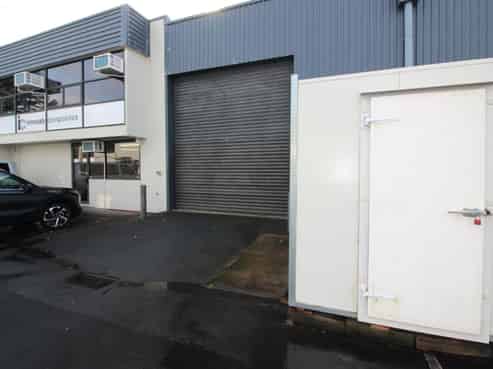 Office/warehouse offered for lease