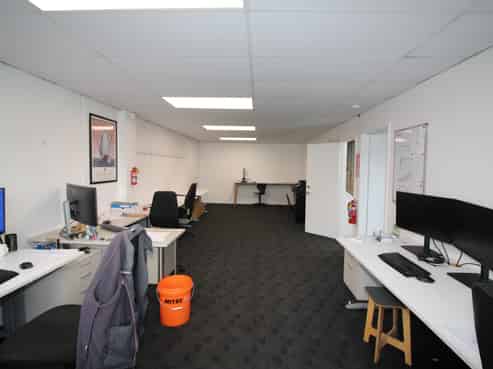 Office/warehouse offered for lease