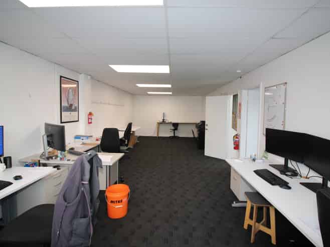 Office/warehouse offered for lease