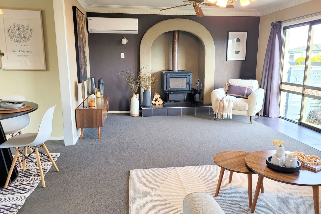 Solid, Spacious & Ready For Immediate Possession! - Aanzicht 4