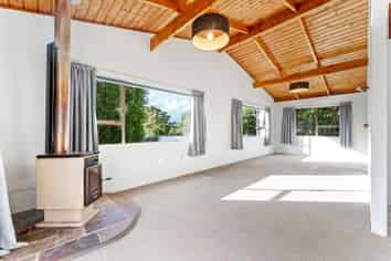 16 Dobell Road, Stanmore Bay
