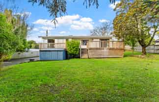 16 Dobell Road, Stanmore Bay
