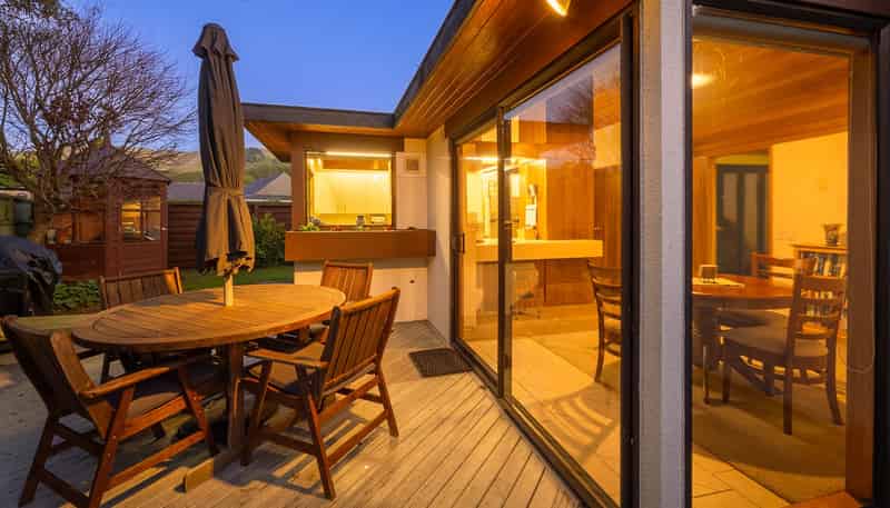 10 Edgewater Street, WAIKANAE