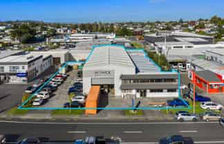 1,700m² Industrial with Gantry Crane