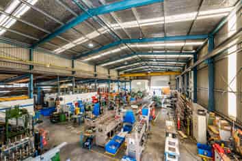 1,700m² Industrial with Gantry Crane