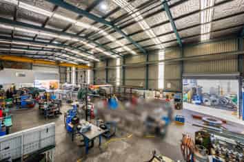 1,700m² Industrial with Gantry Crane