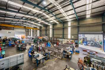 1,700m² Industrial with Gantry Crane