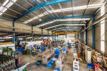 1,700m² Industrial with Gantry Crane