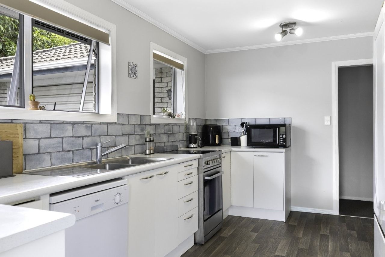 Modern Comfort in Prime Location - Short or Long Term, Pets Considered - Mehr