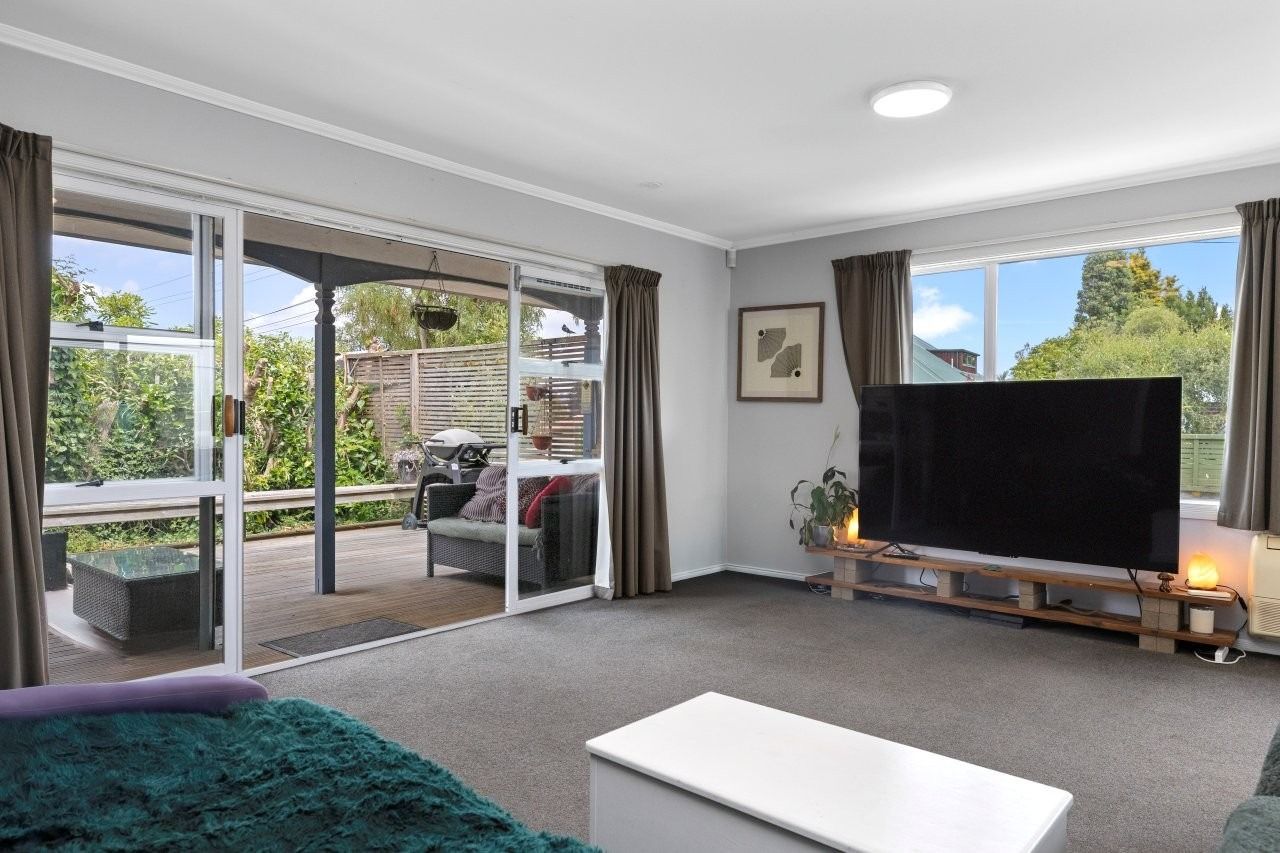 Modern Comfort in Prime Location - Short or Long Term, Pets Considered - Ansicht 2