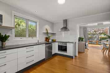 15A Queen Road, Bellevue