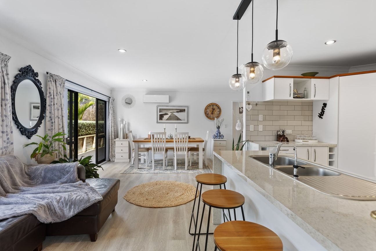 Two storey family haven in Holmwood Park - Więcej