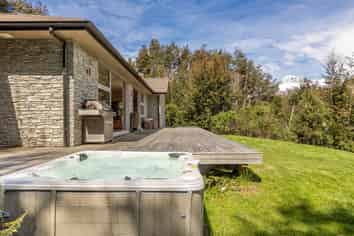 7 Tall Tree Lane, Glenorchy